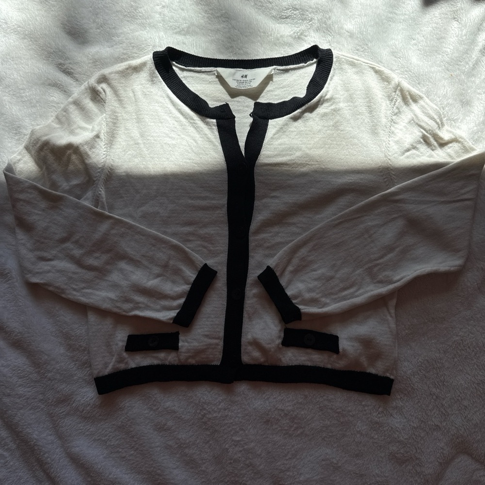 H&M Gray and White 3/4 Sleeve Boxy Button Down Shirt